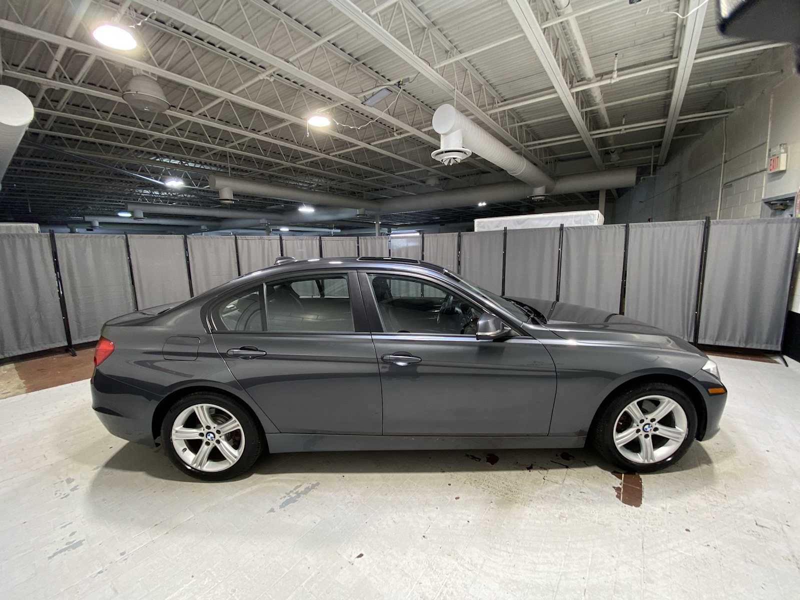 Thumbnail: 2013 BMW 3 Series - 27