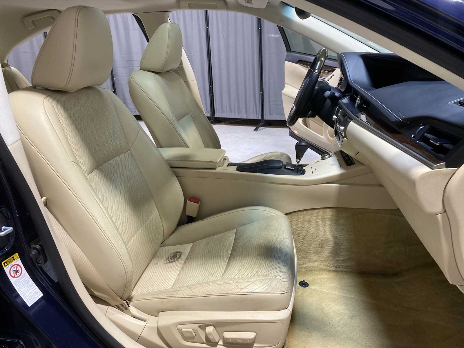 Thumbnail: 2015 Lexus ES - 14