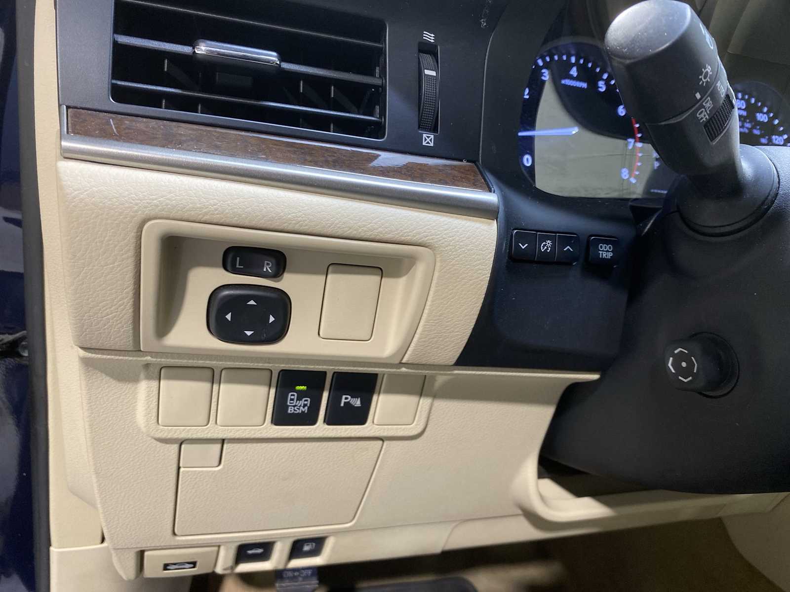 Thumbnail: 2015 Lexus ES - 24