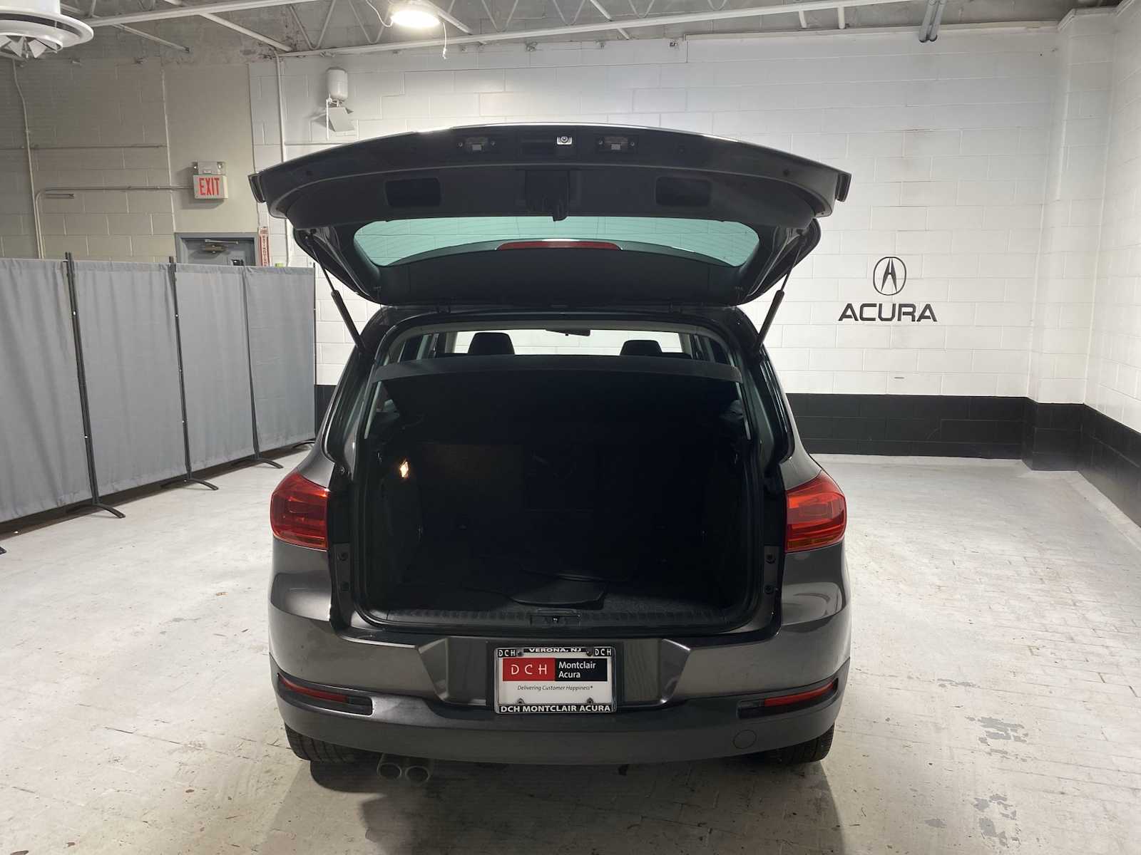 Thumbnail: 2014 Volkswagen Tiguan - 19