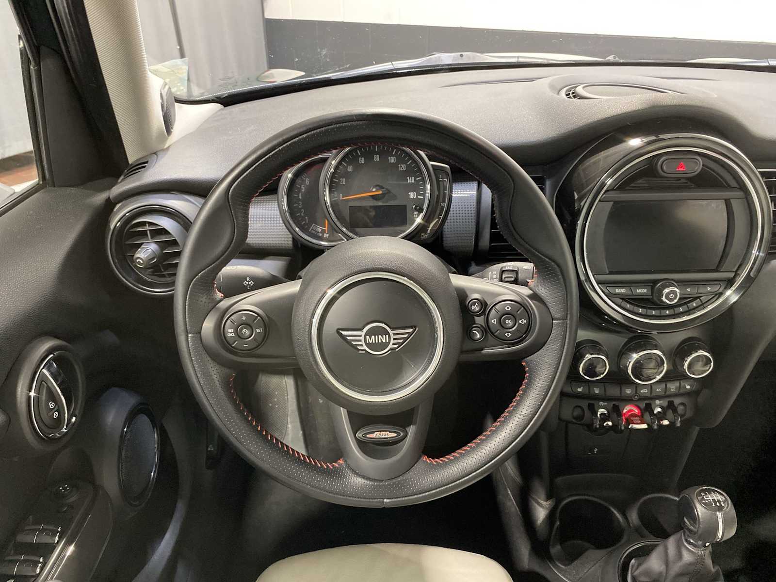 Thumbnail: 2019 MINI Cooper Hardtop - 15