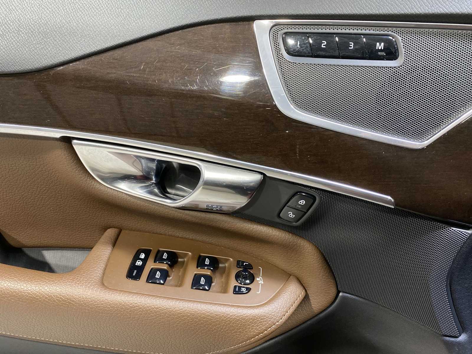 Thumbnail: 2019 Volvo XC90 - 23