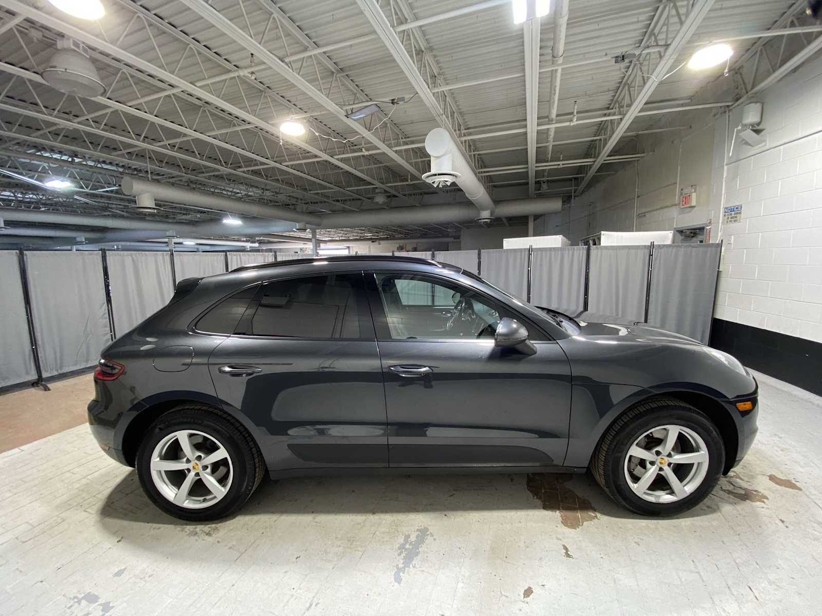 Thumbnail: 2017 Porsche Macan - 27