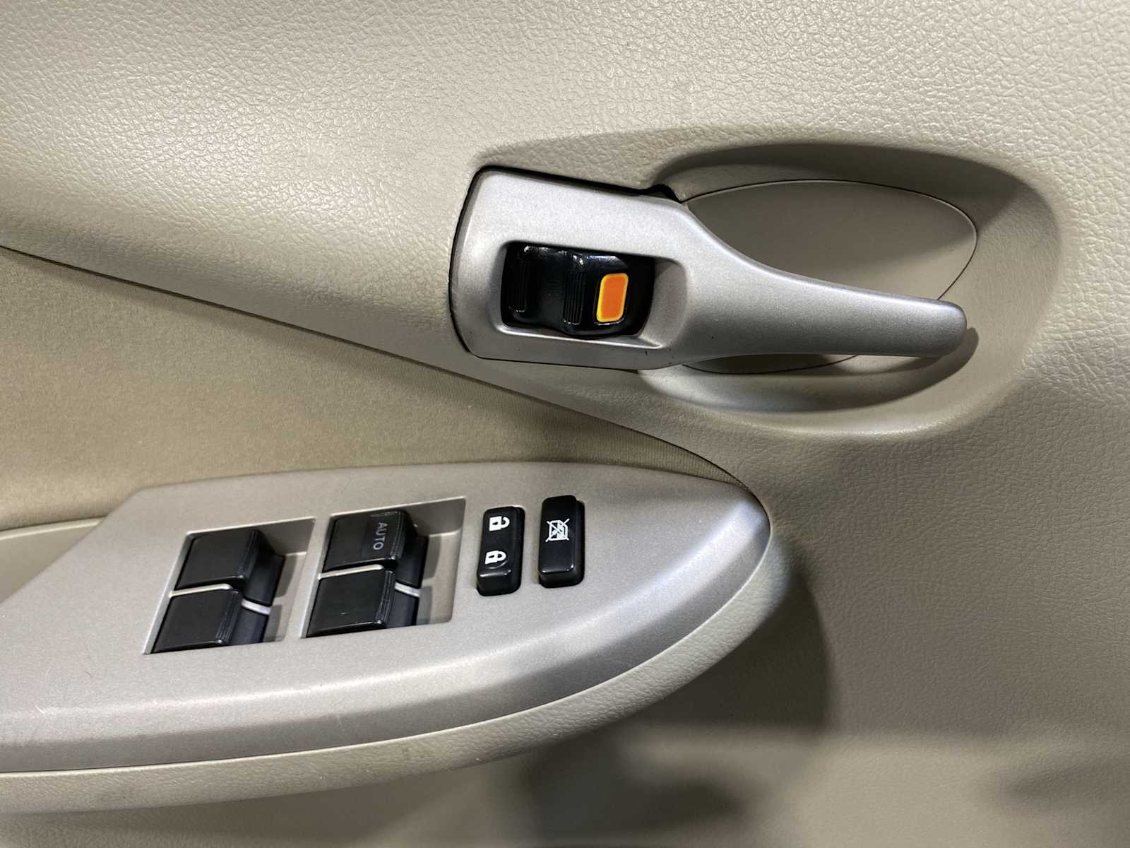 Thumbnail: 2013 Toyota Corolla - 23