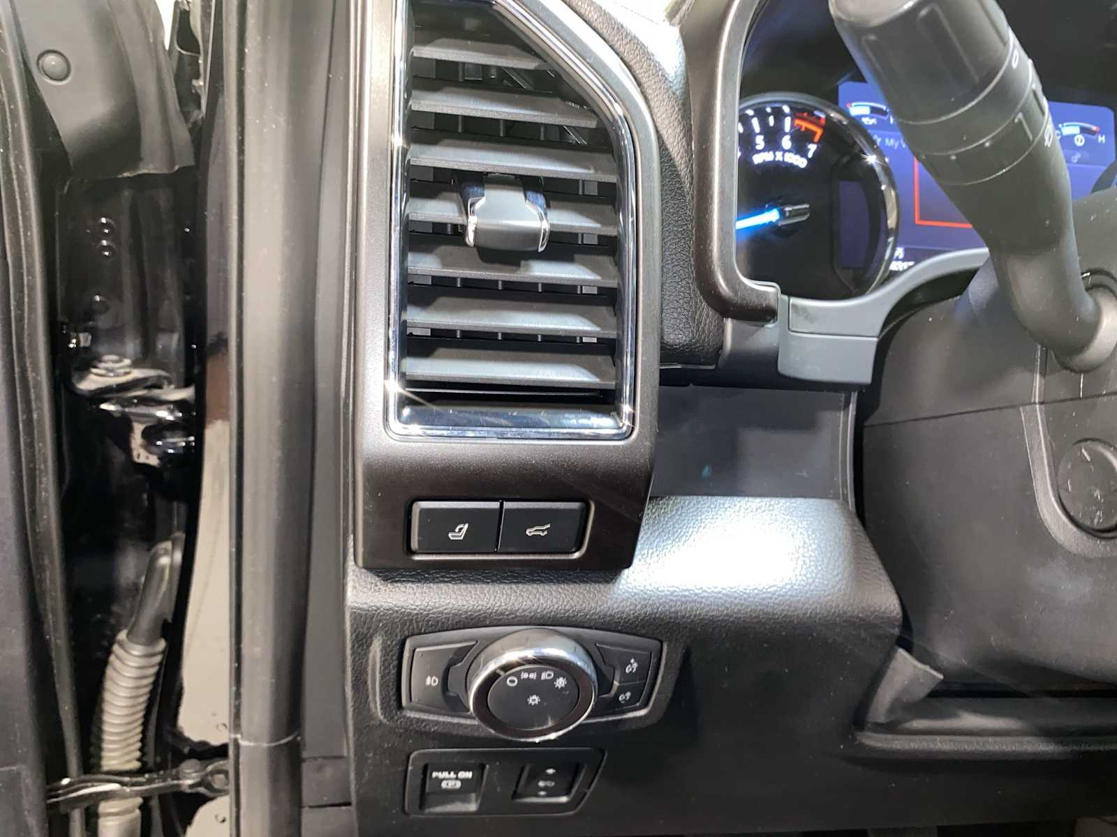 Thumbnail: 2019 Ford Expedition - 23