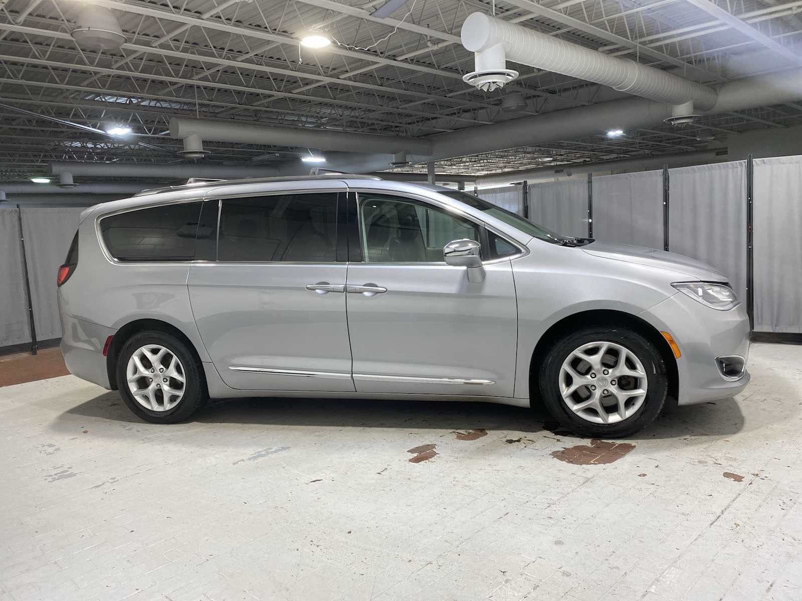 Thumbnail: 2019 Chrysler Pacifica - 27