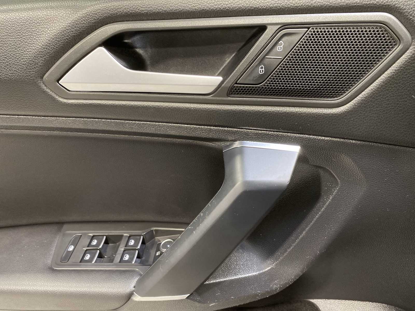 Thumbnail: 2020 Volkswagen Tiguan - 23