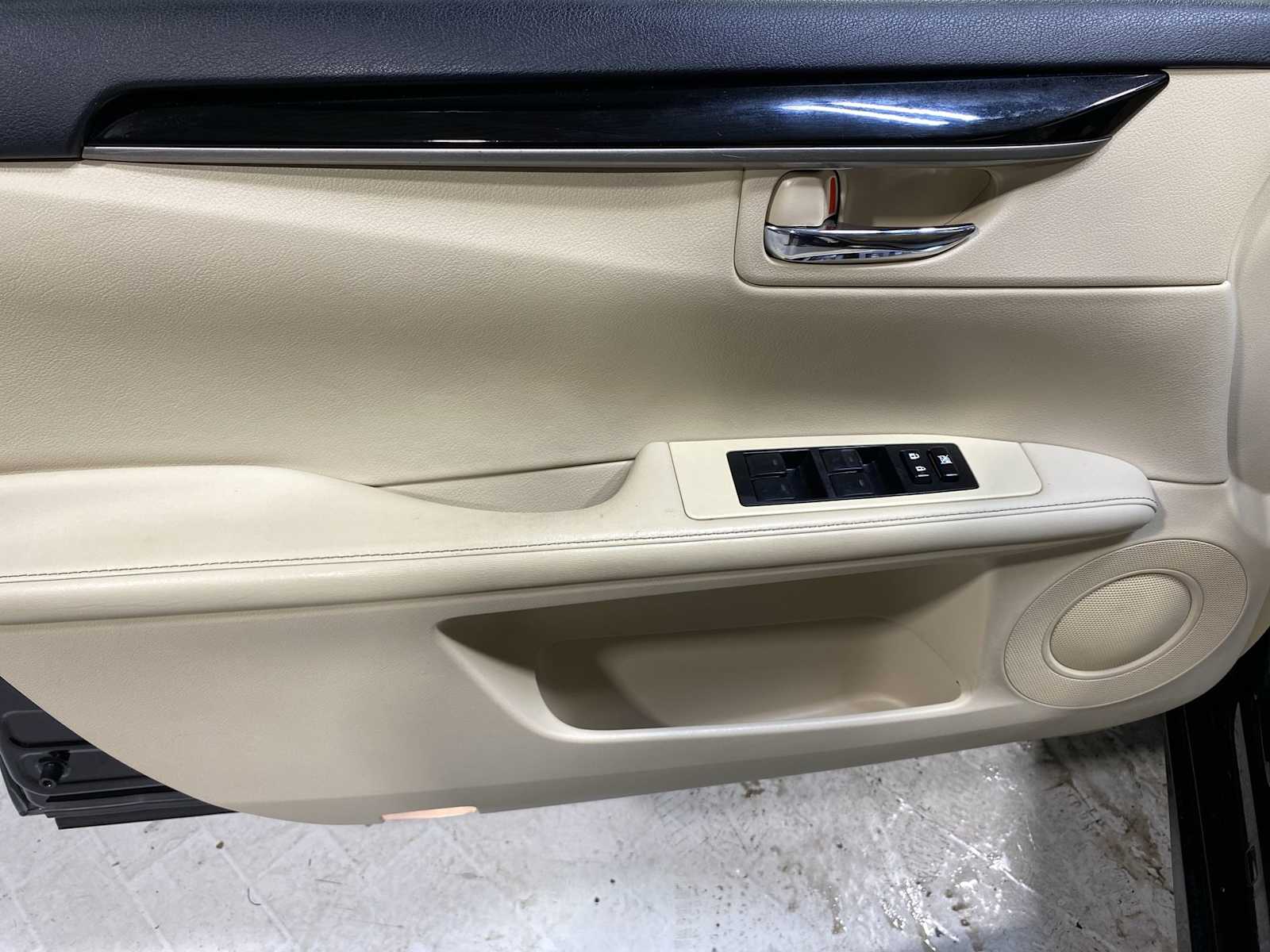 2014 Lexus ES 350 23