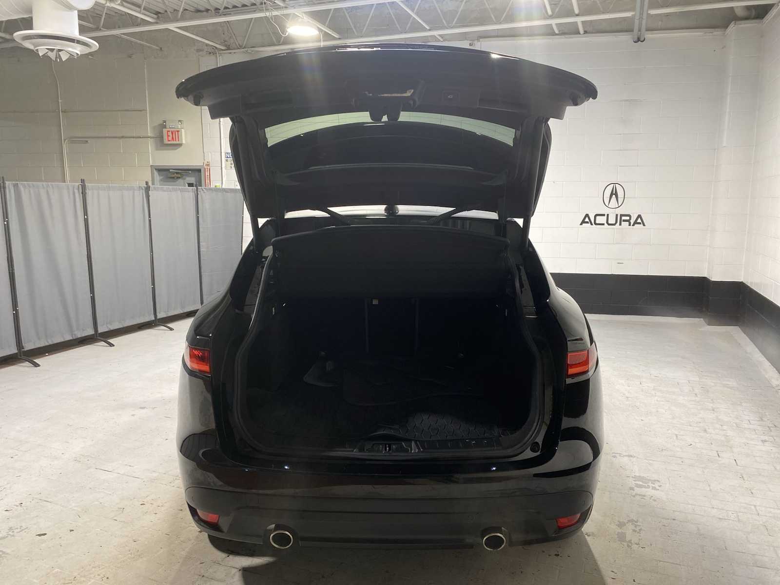 Thumbnail: 2017 Jaguar F-Pace - 19