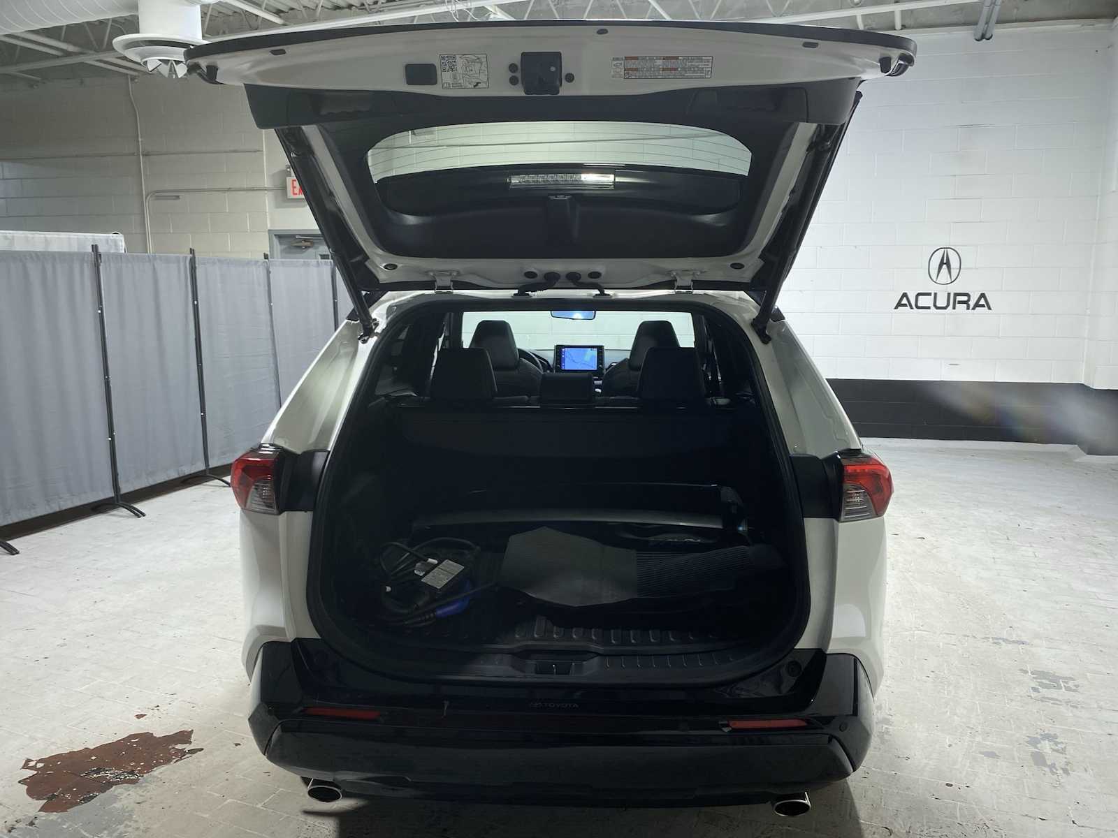 Thumbnail: 2022 Toyota RAV4 - 19