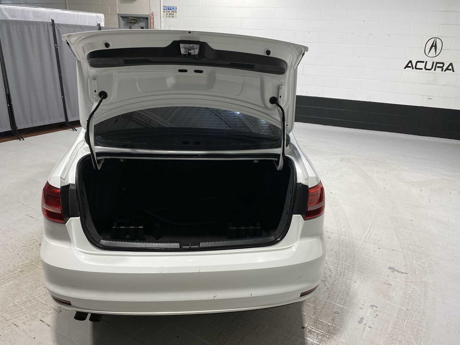 2015 Volkswagen Jetta S 18