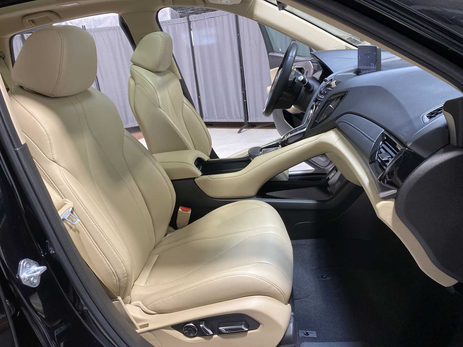 Thumbnail: 2023 Acura RDX - 14