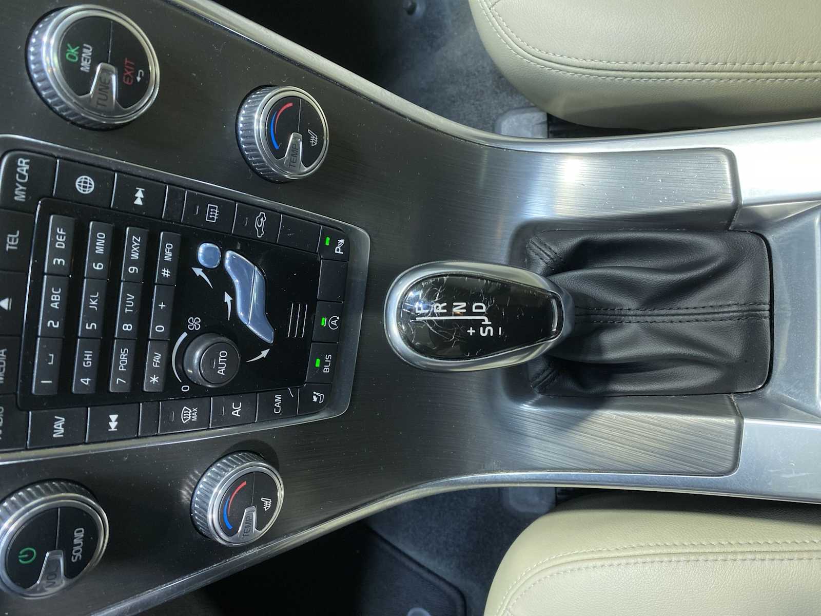 Thumbnail: 2016 Volvo XC60 - 17