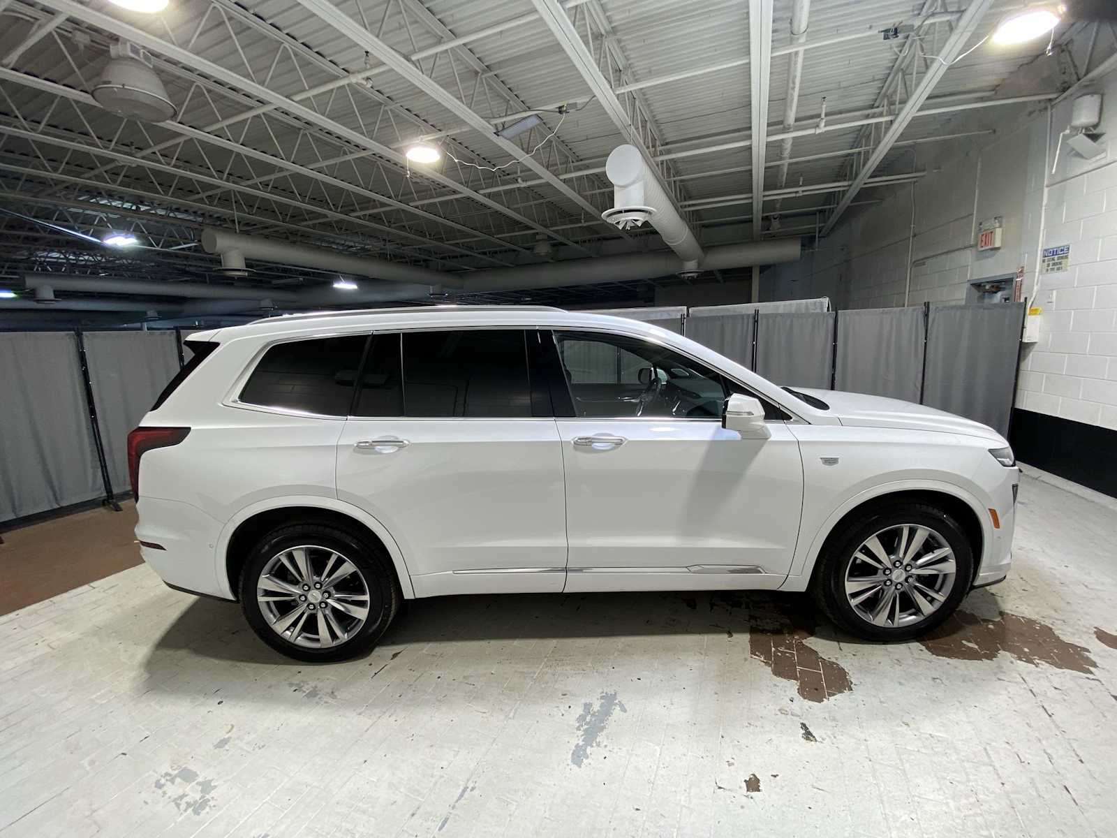 Thumbnail: 2023 Cadillac XT6 - 27