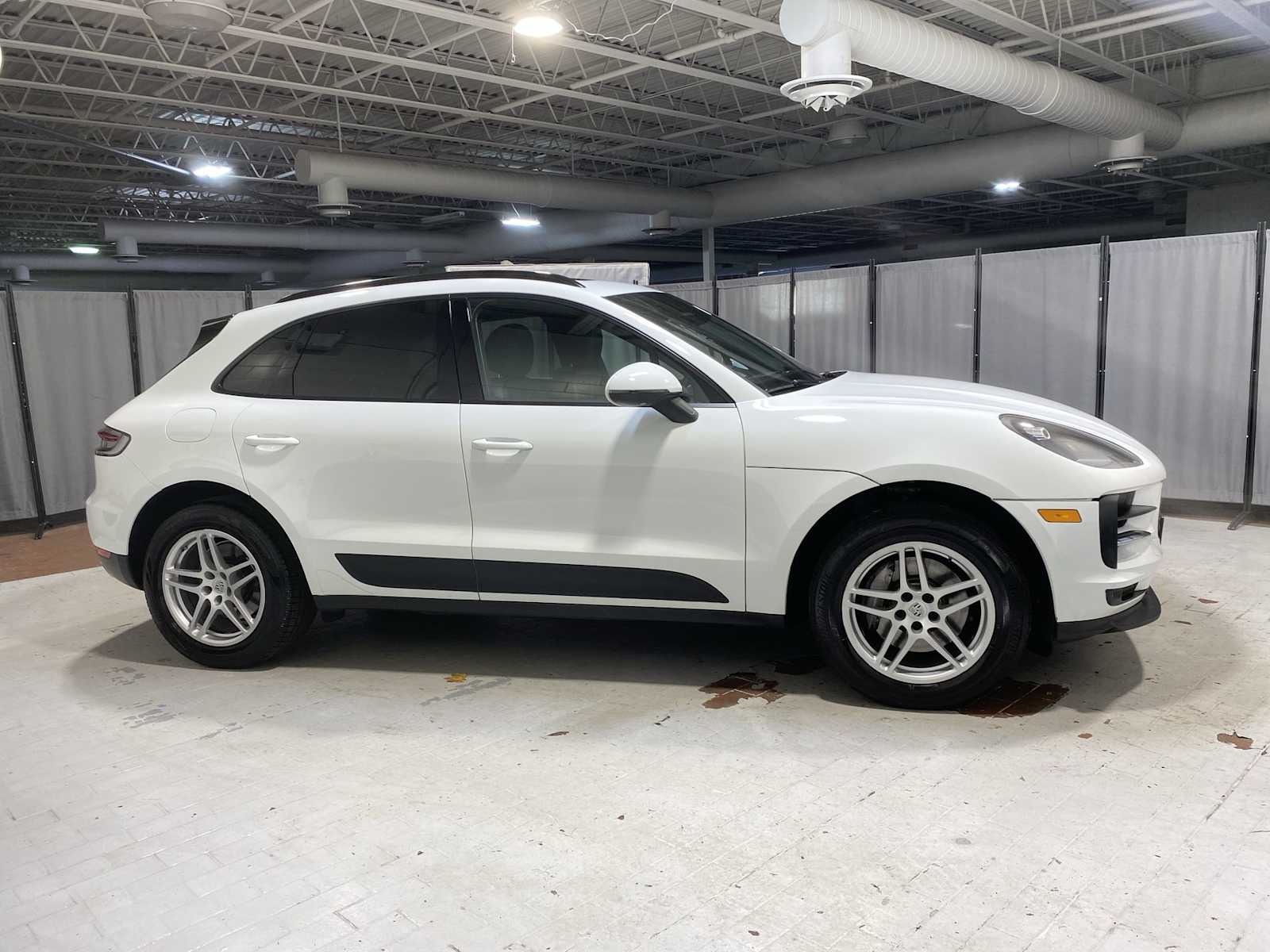 Thumbnail: 2020 Porsche Macan - 27