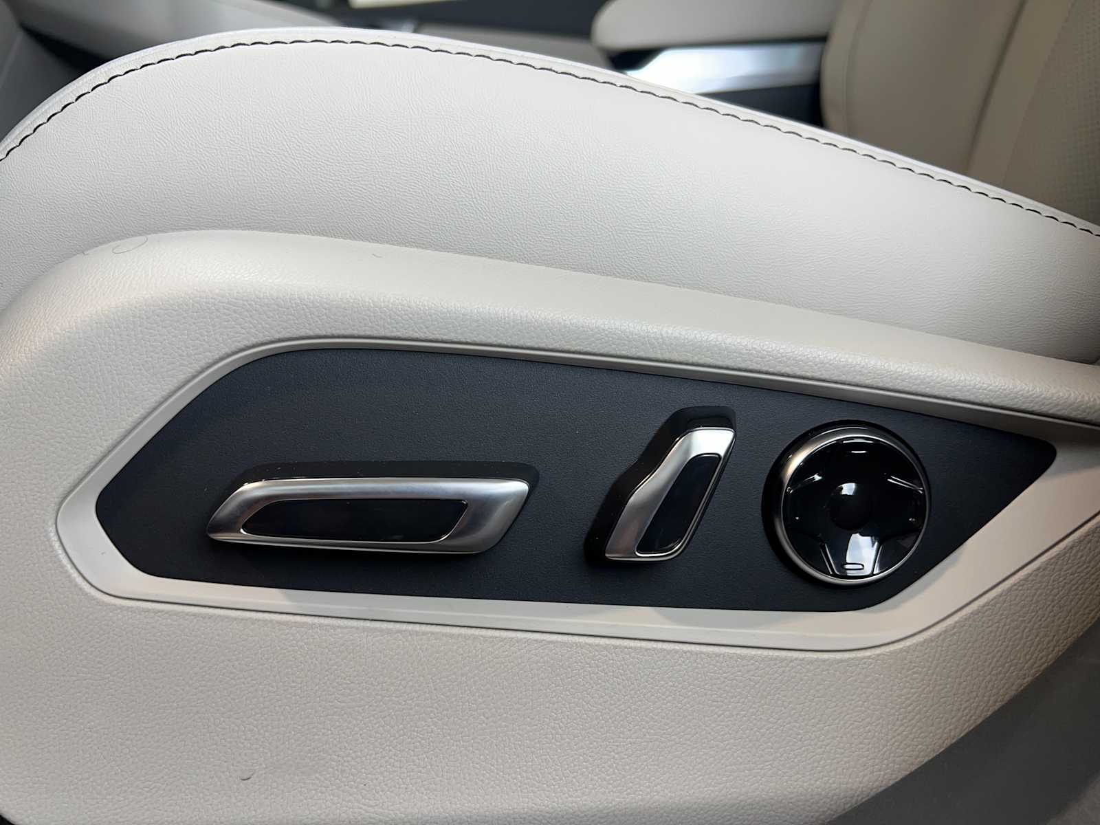 Thumbnail: 2026 Acura RDX - 18