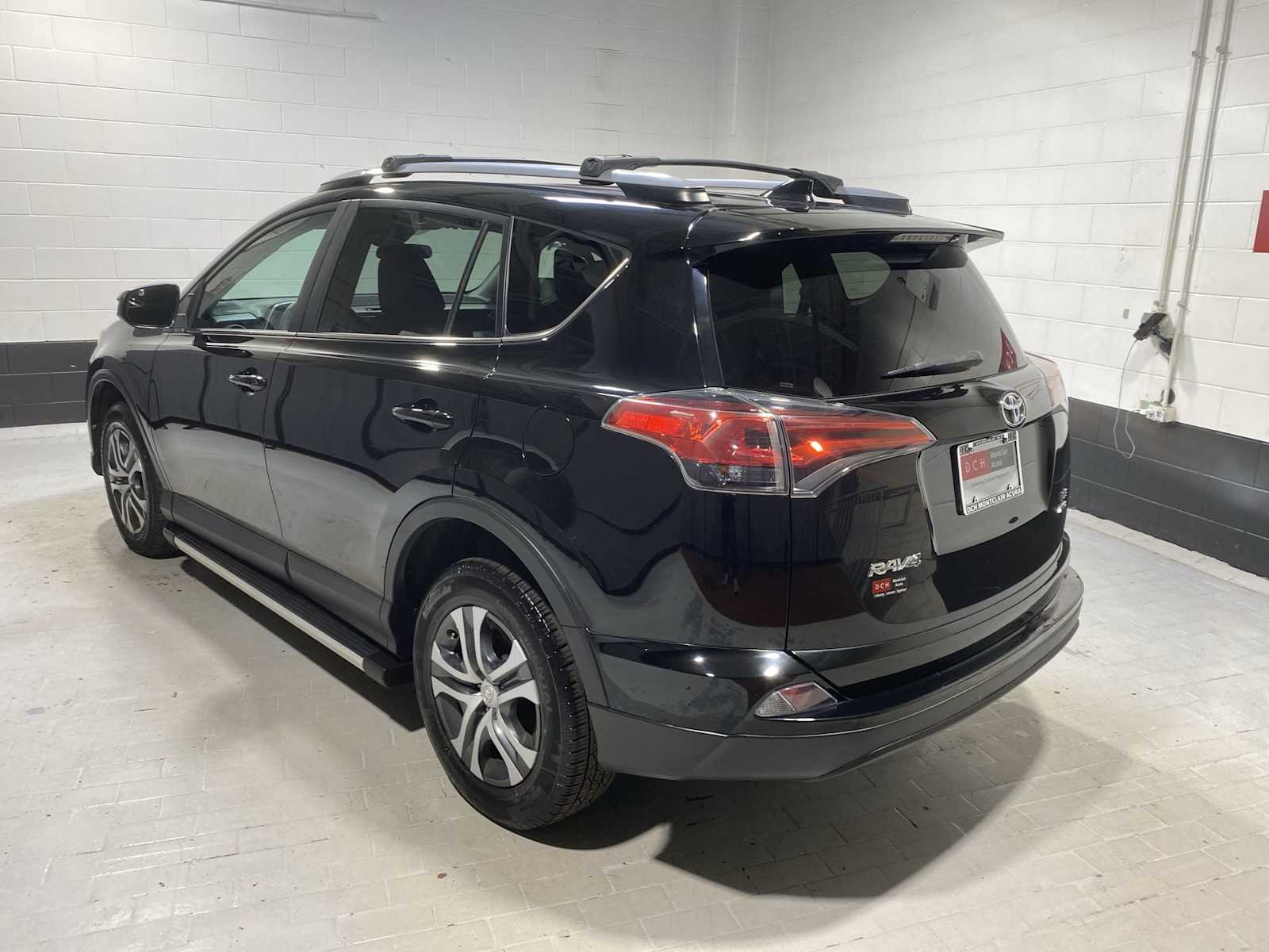 Thumbnail: 2017 Toyota RAV4 - 4