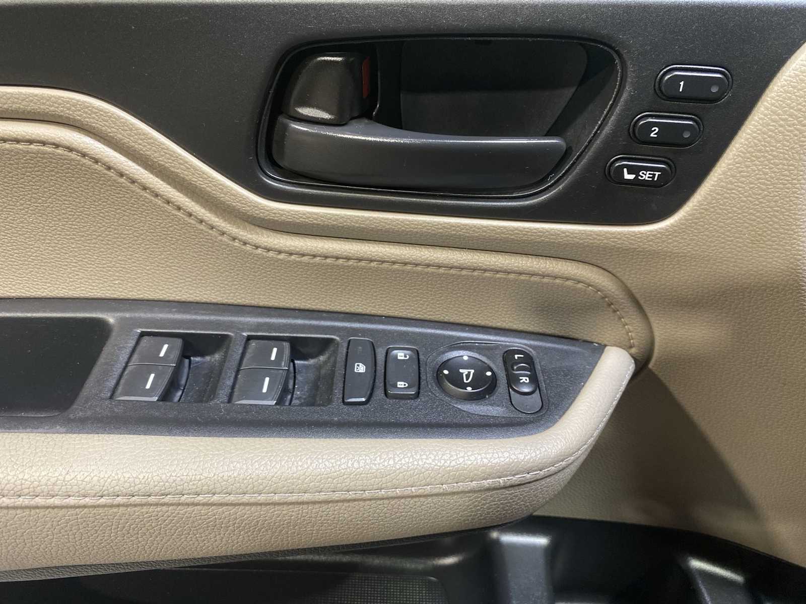 Thumbnail: 2018 Honda Odyssey - 23