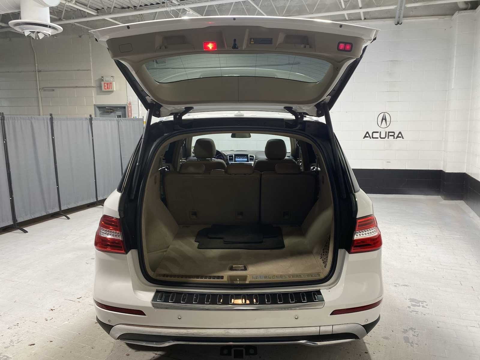 Thumbnail: 2015 Mercedes-Benz M-Class - 19