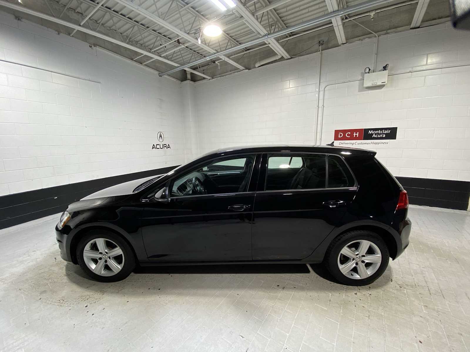 Thumbnail: 2017 Volkswagen Golf - 3