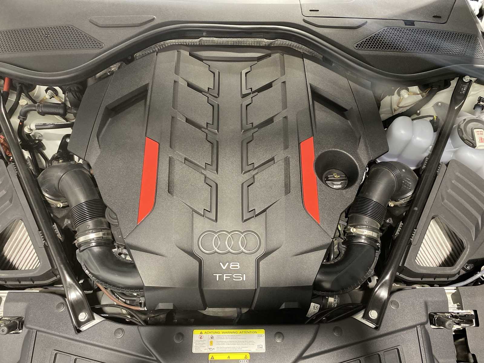 Thumbnail: 2020 Audi S8 - 9