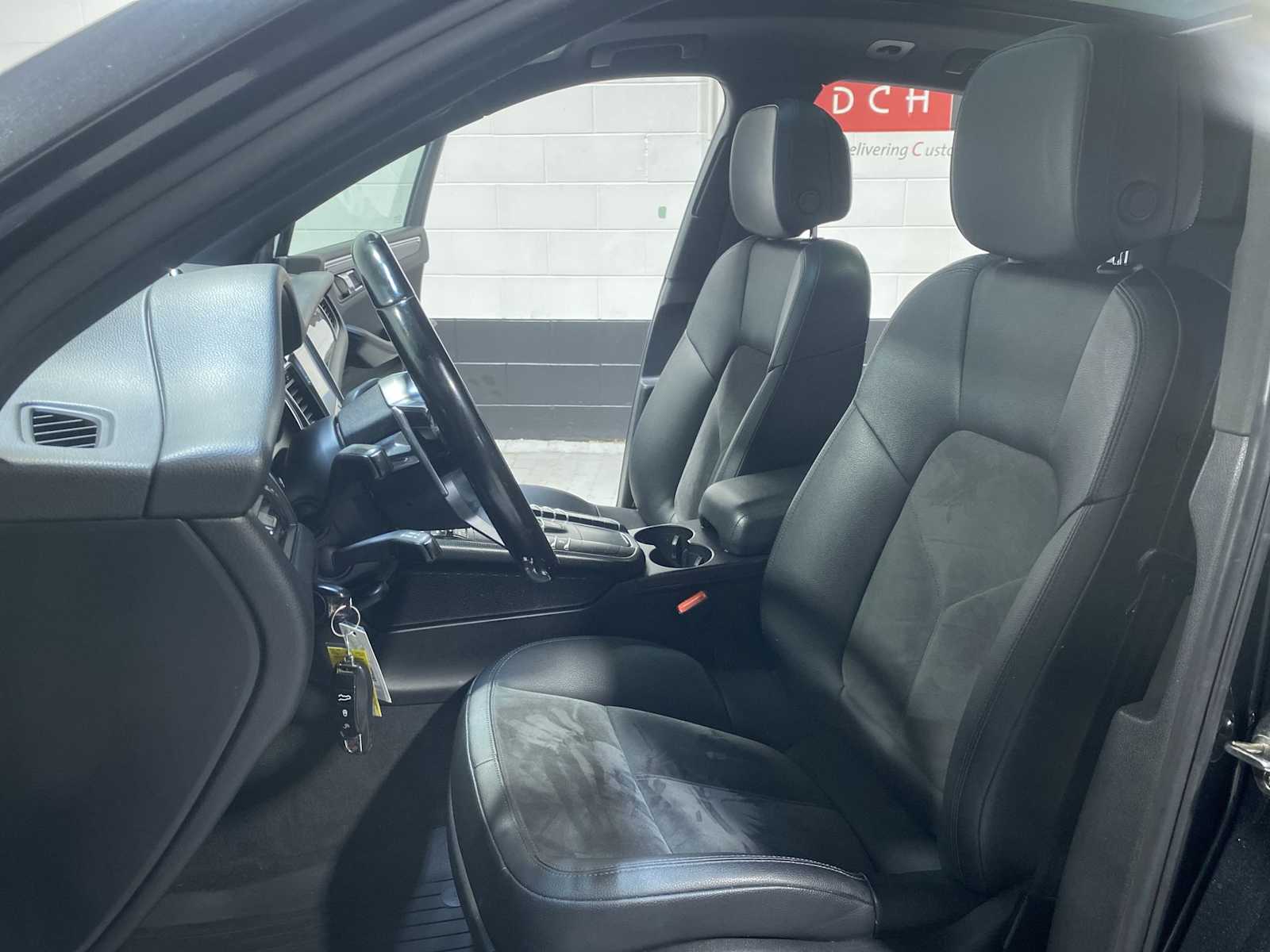 Thumbnail: 2017 Porsche Macan - 11