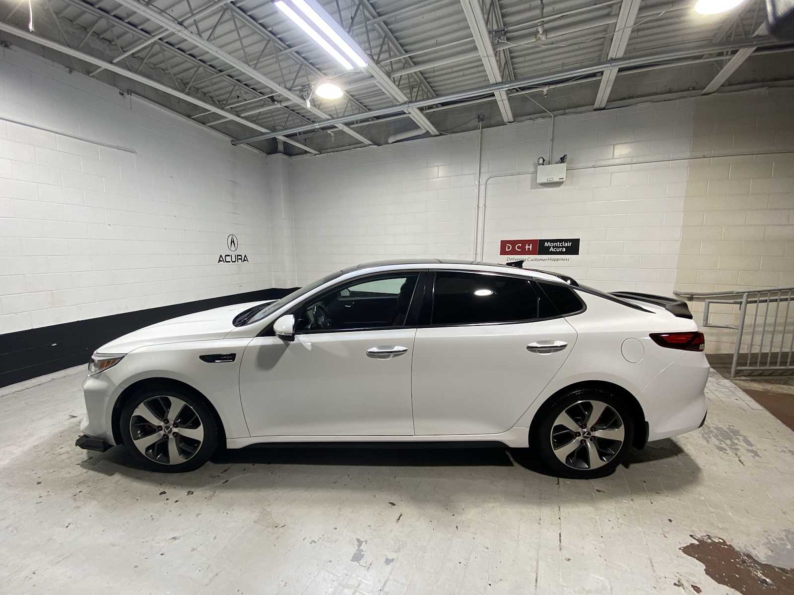 Thumbnail: 2016 Kia Optima - 3