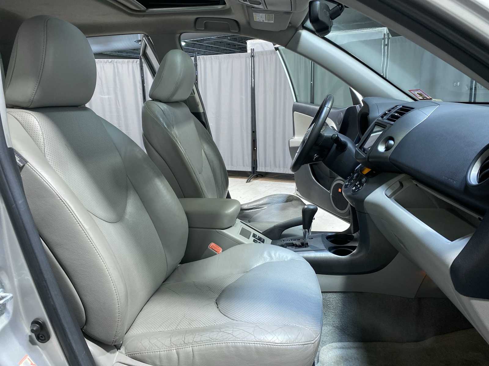 Thumbnail: 2011 Toyota RAV4 - 13
