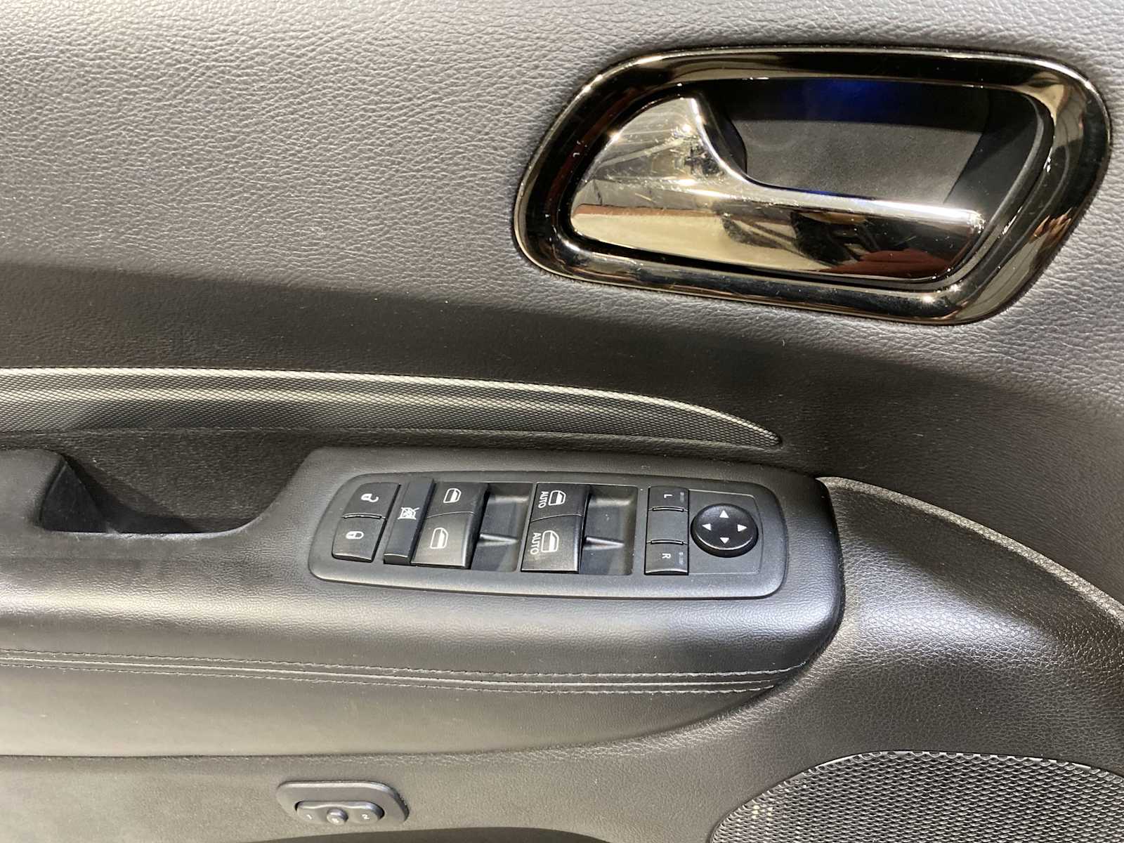 Thumbnail: 2020 Dodge Durango - 23