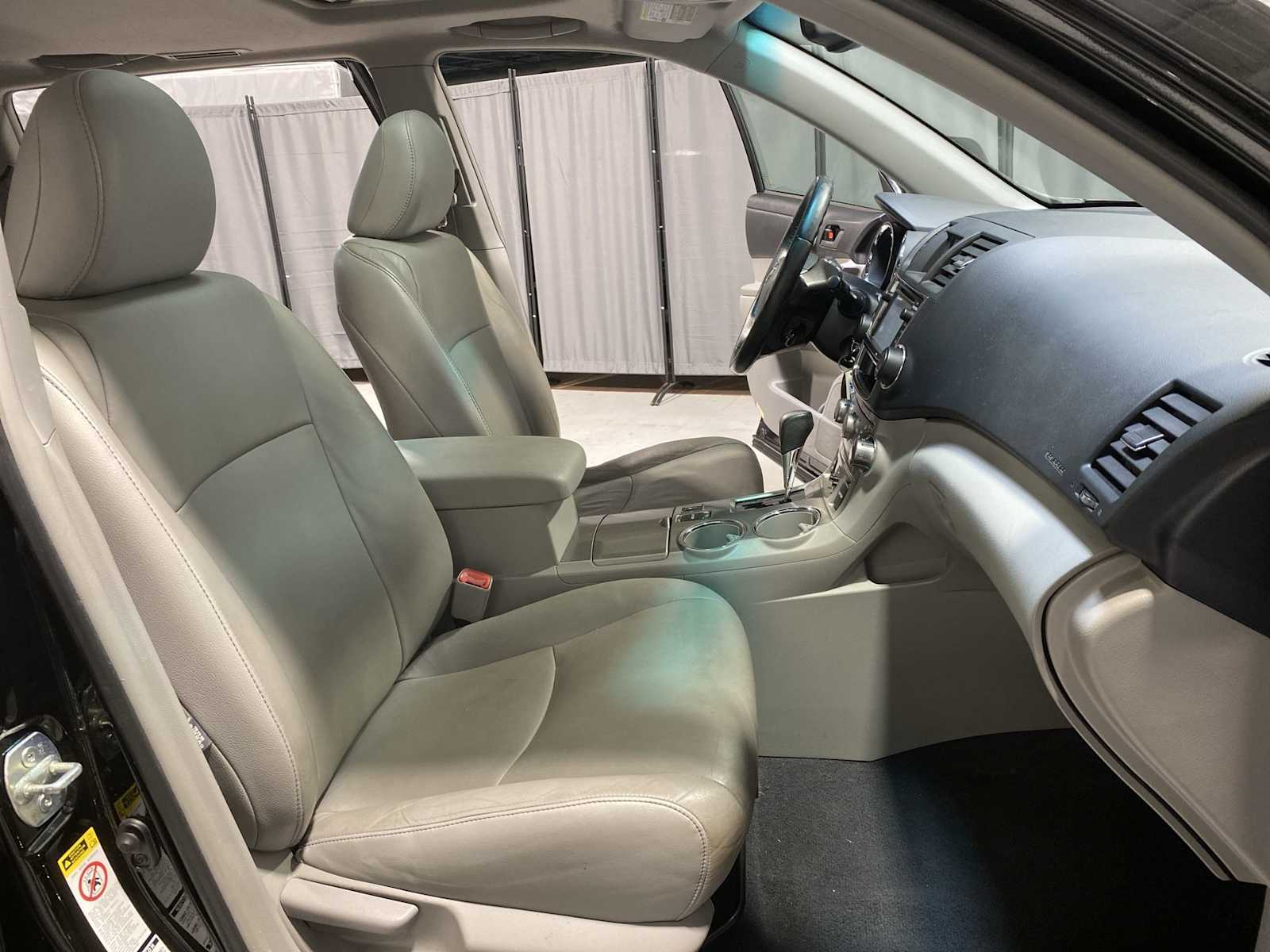 Thumbnail: 2013 Toyota Highlander - 14