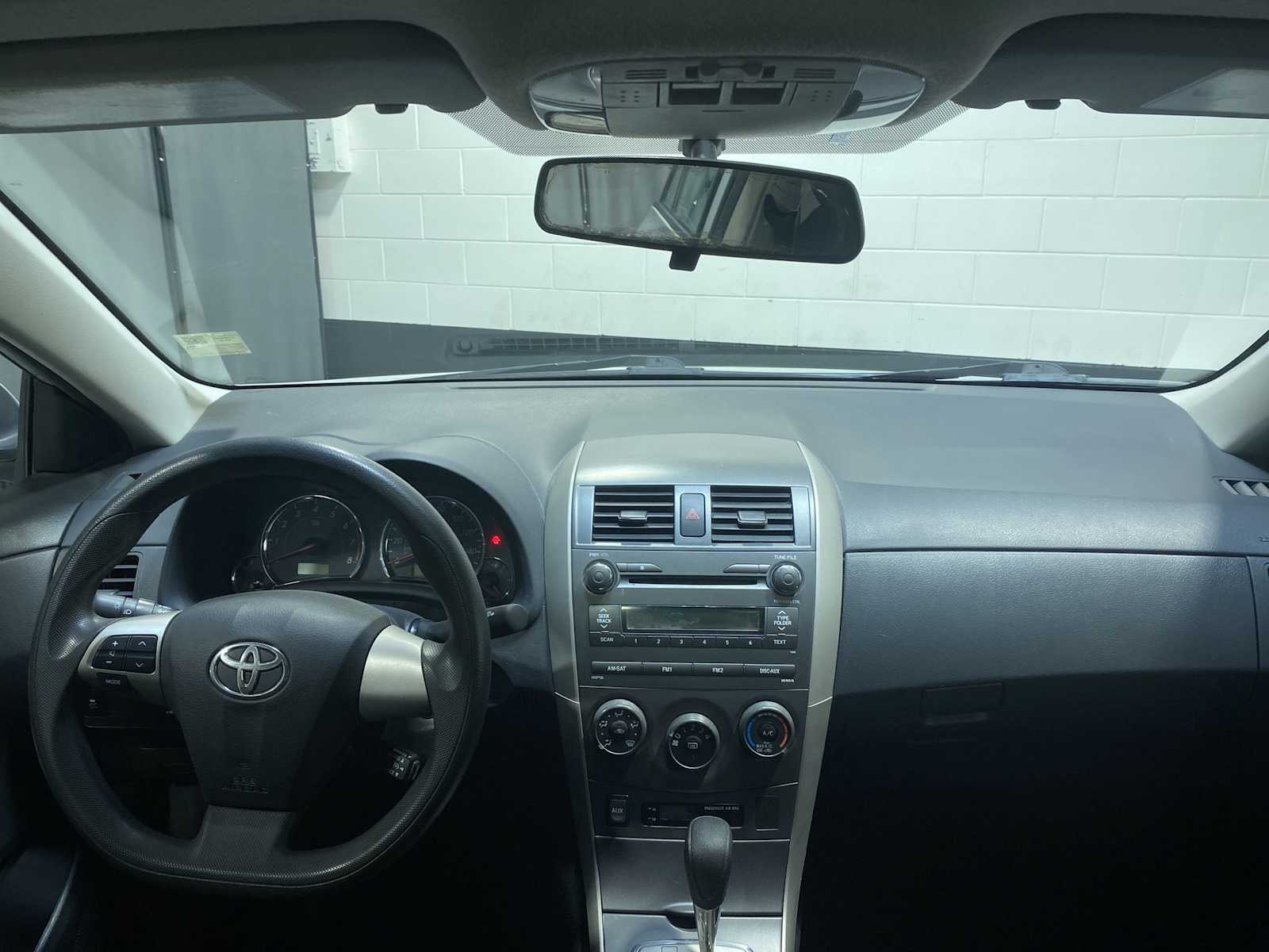 Thumbnail: 2011 Toyota Corolla - 10