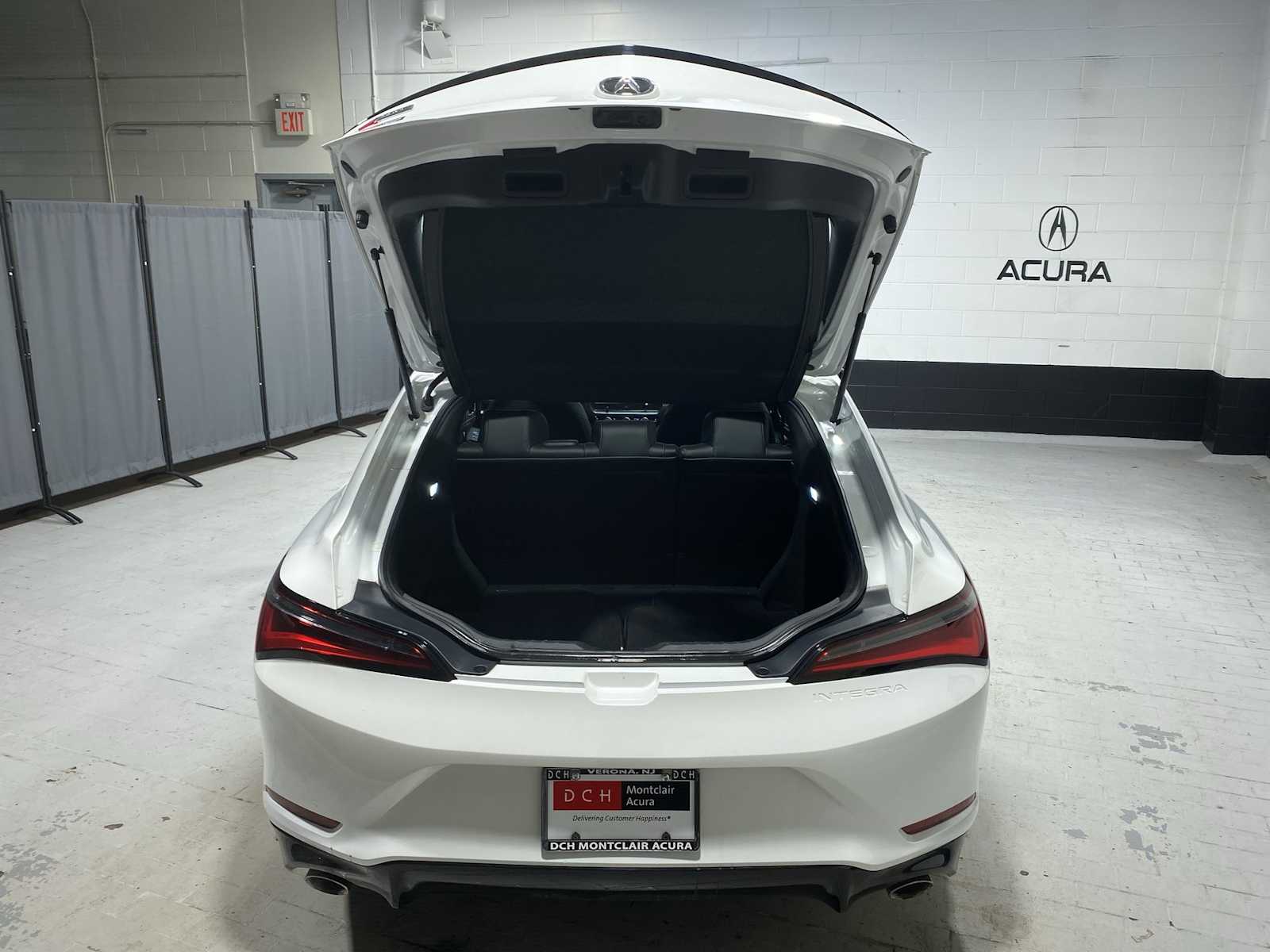 Thumbnail: 2023 Acura Integra - 19