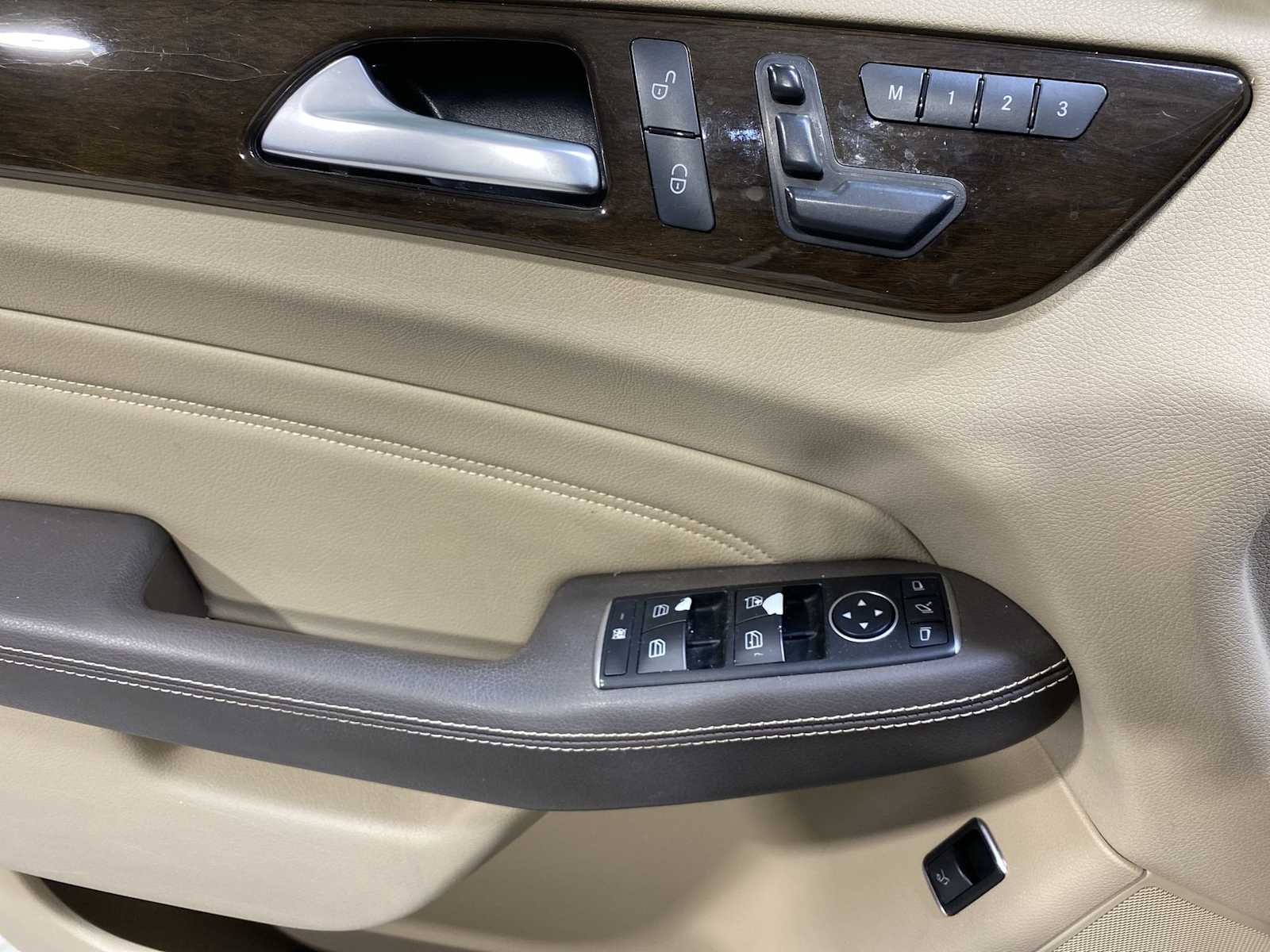 Thumbnail: 2015 Mercedes-Benz M-Class - 23