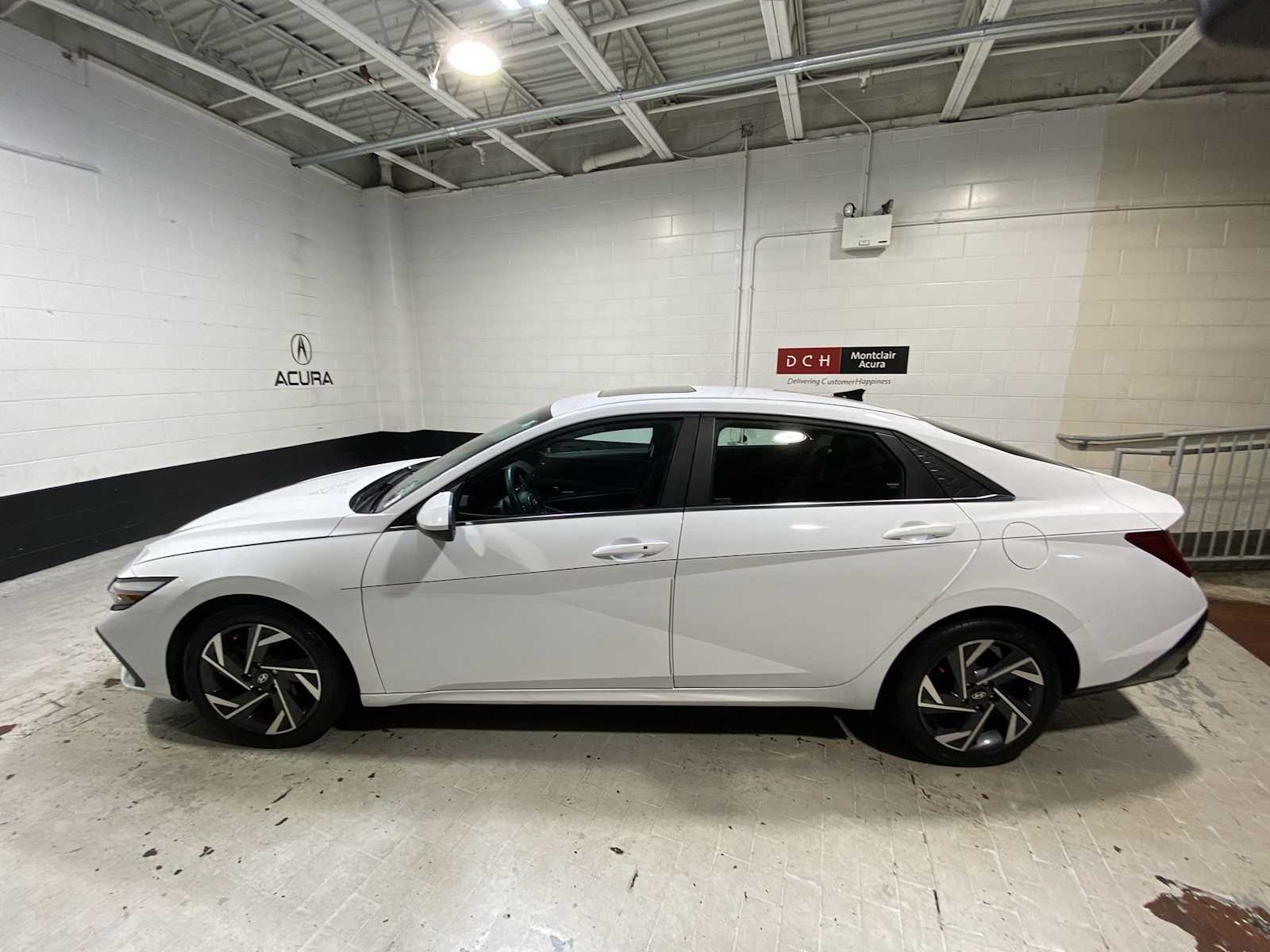 Thumbnail: 2024 Hyundai Elantra - 3