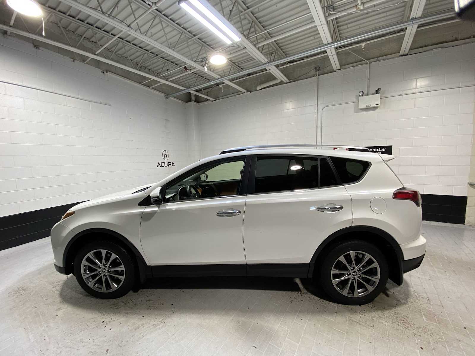 Thumbnail: 2018 Toyota RAV4 - 3