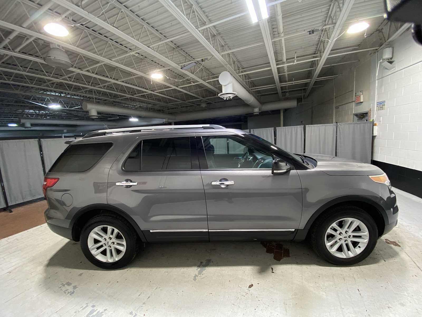 Thumbnail: 2014 Ford Explorer - 27