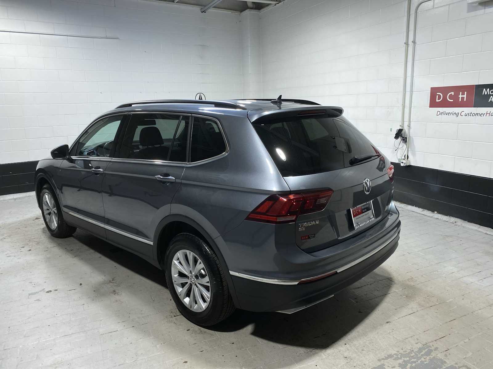 Thumbnail: 2018 Volkswagen Tiguan - 4