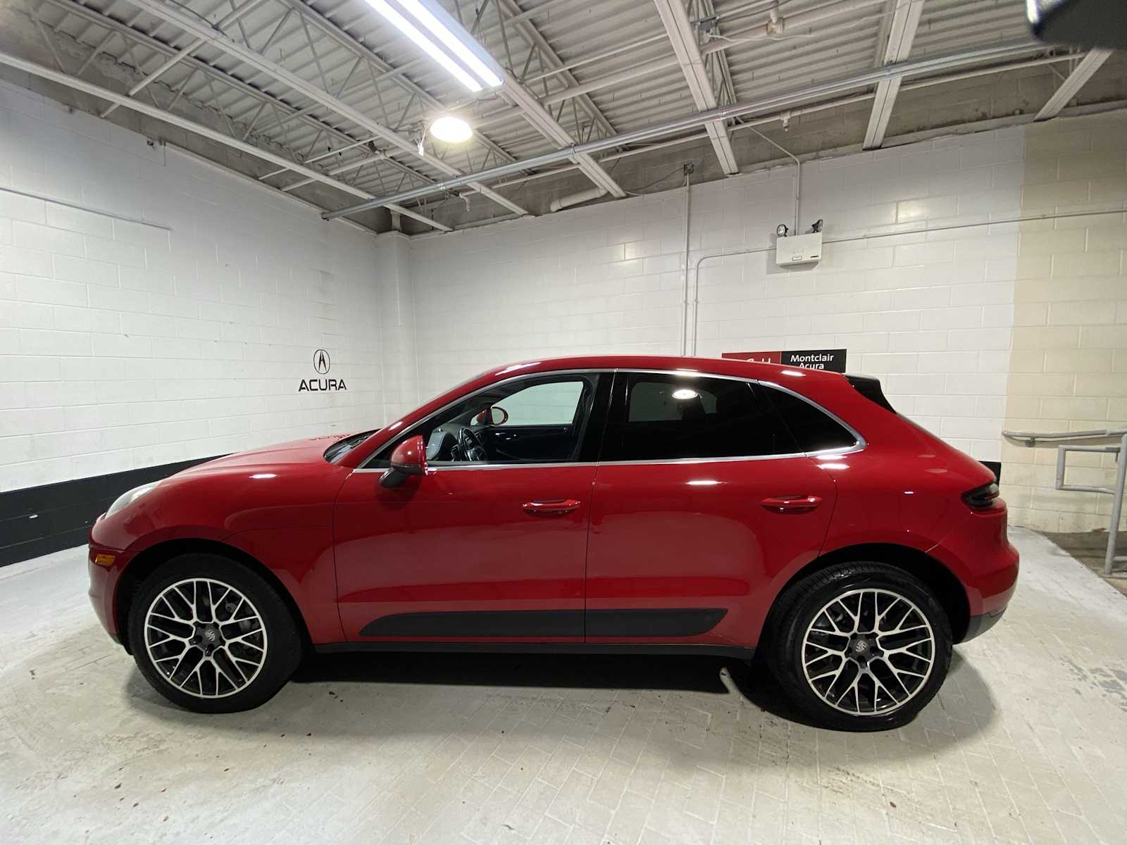 Thumbnail: 2017 Porsche Macan - 3