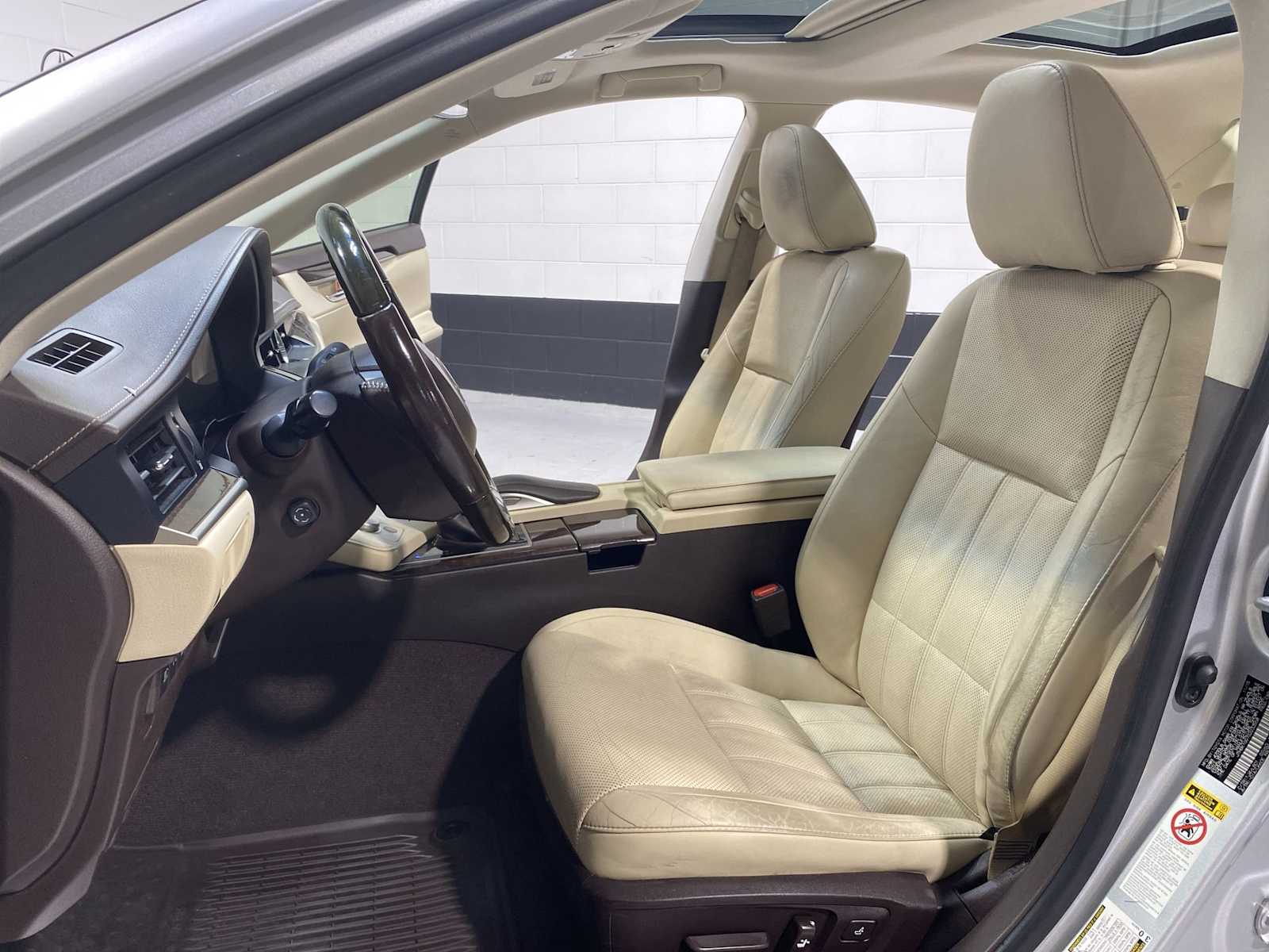 Thumbnail: 2016 Lexus ES - 11
