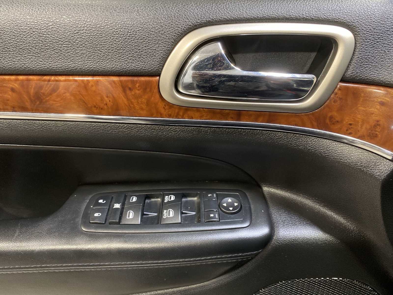 Thumbnail: 2012 Jeep Grand Cherokee - 23