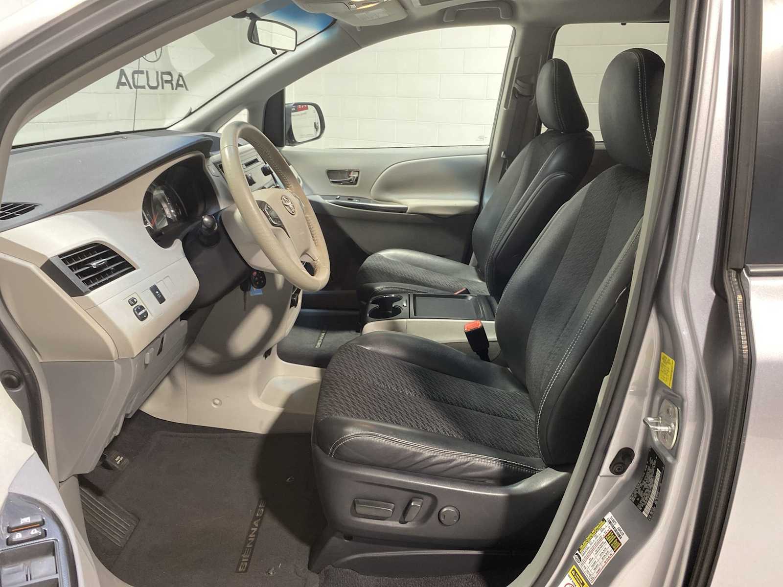 Thumbnail: 2011 Toyota Sienna - 2