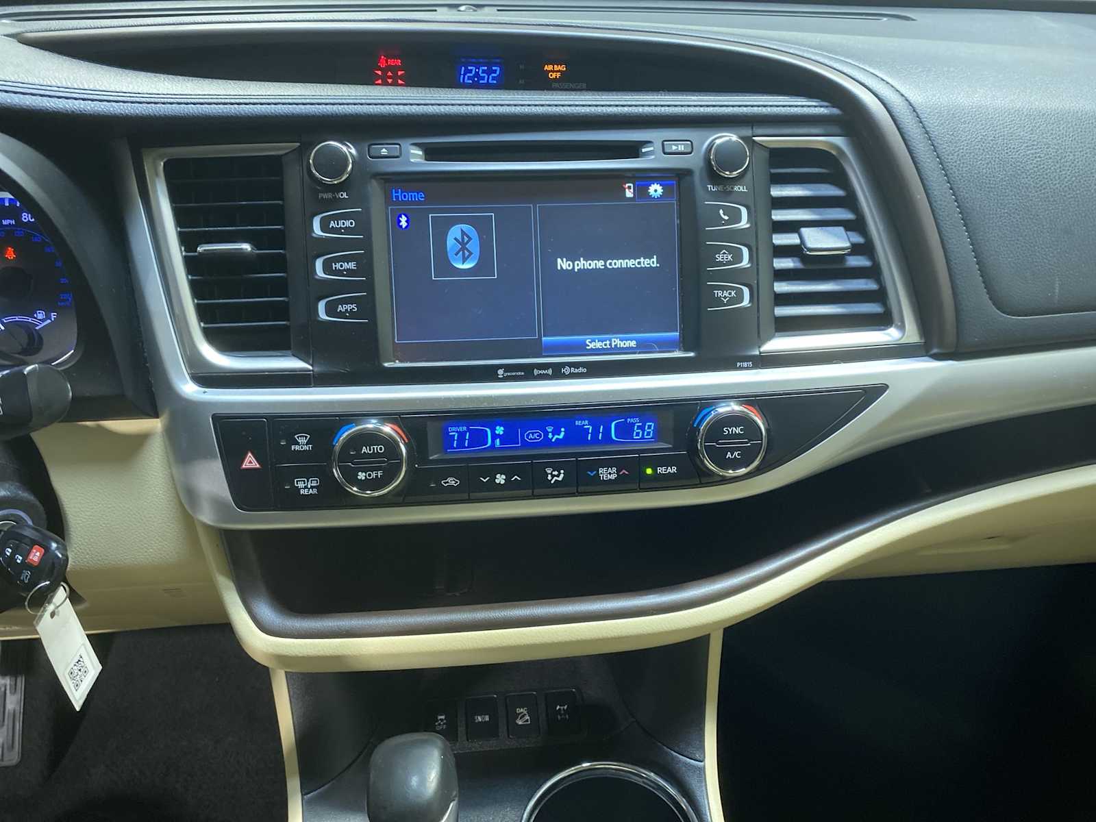 Thumbnail: 2019 Toyota Highlander - 16