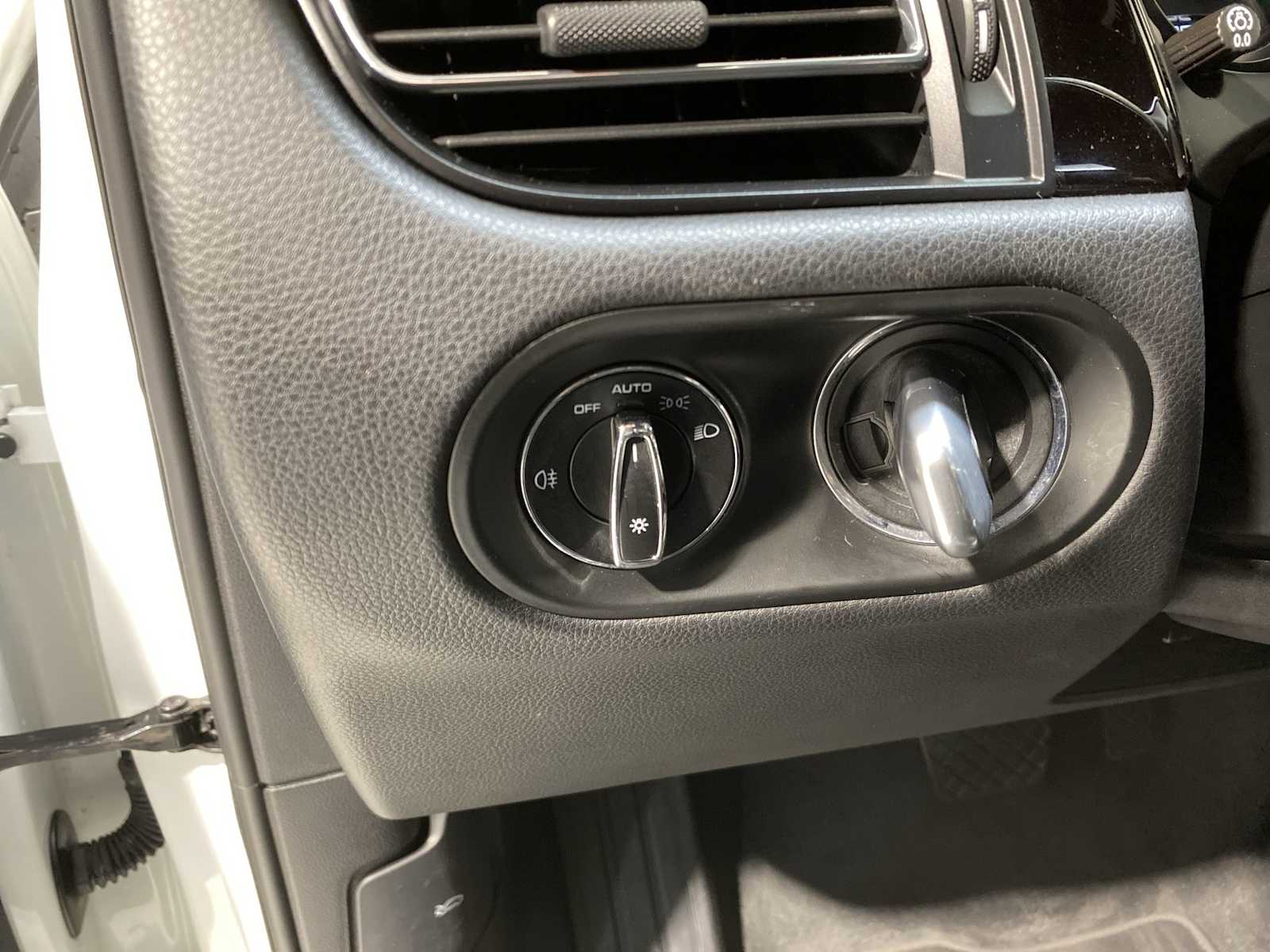 Thumbnail: 2020 Porsche Macan - 24