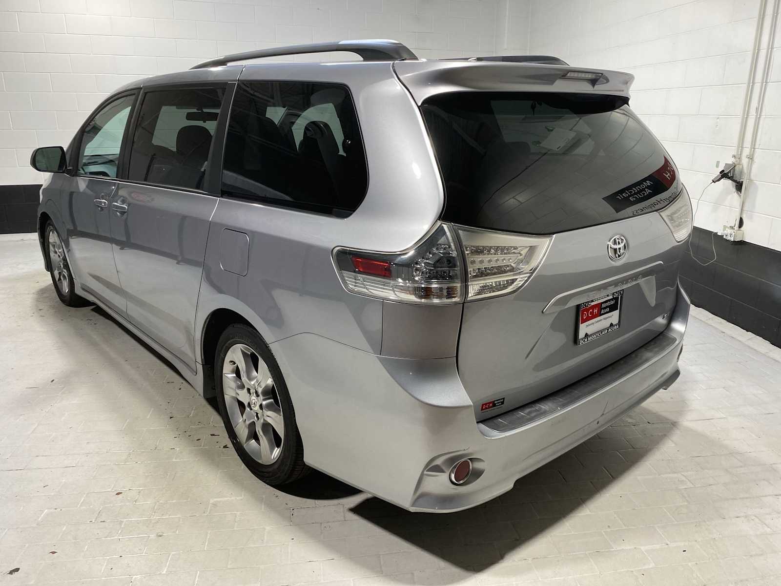 Thumbnail: 2011 Toyota Sienna - 4