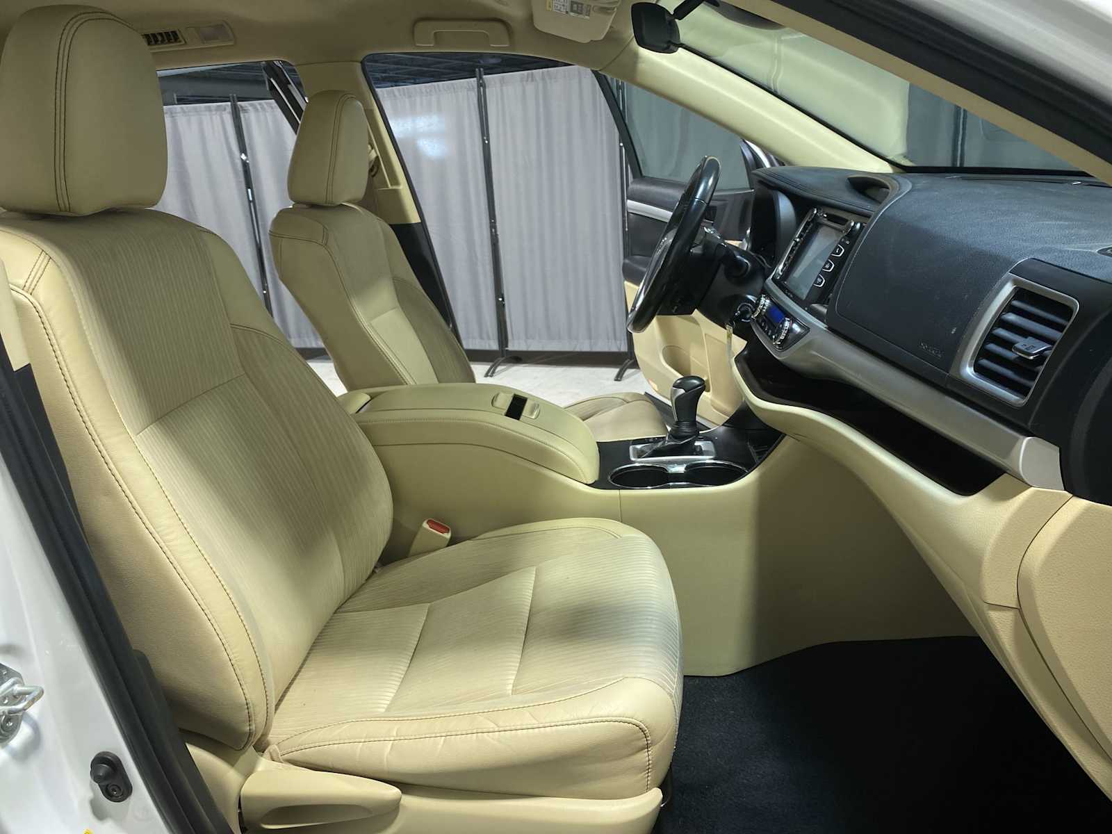 Thumbnail: 2019 Toyota Highlander - 14