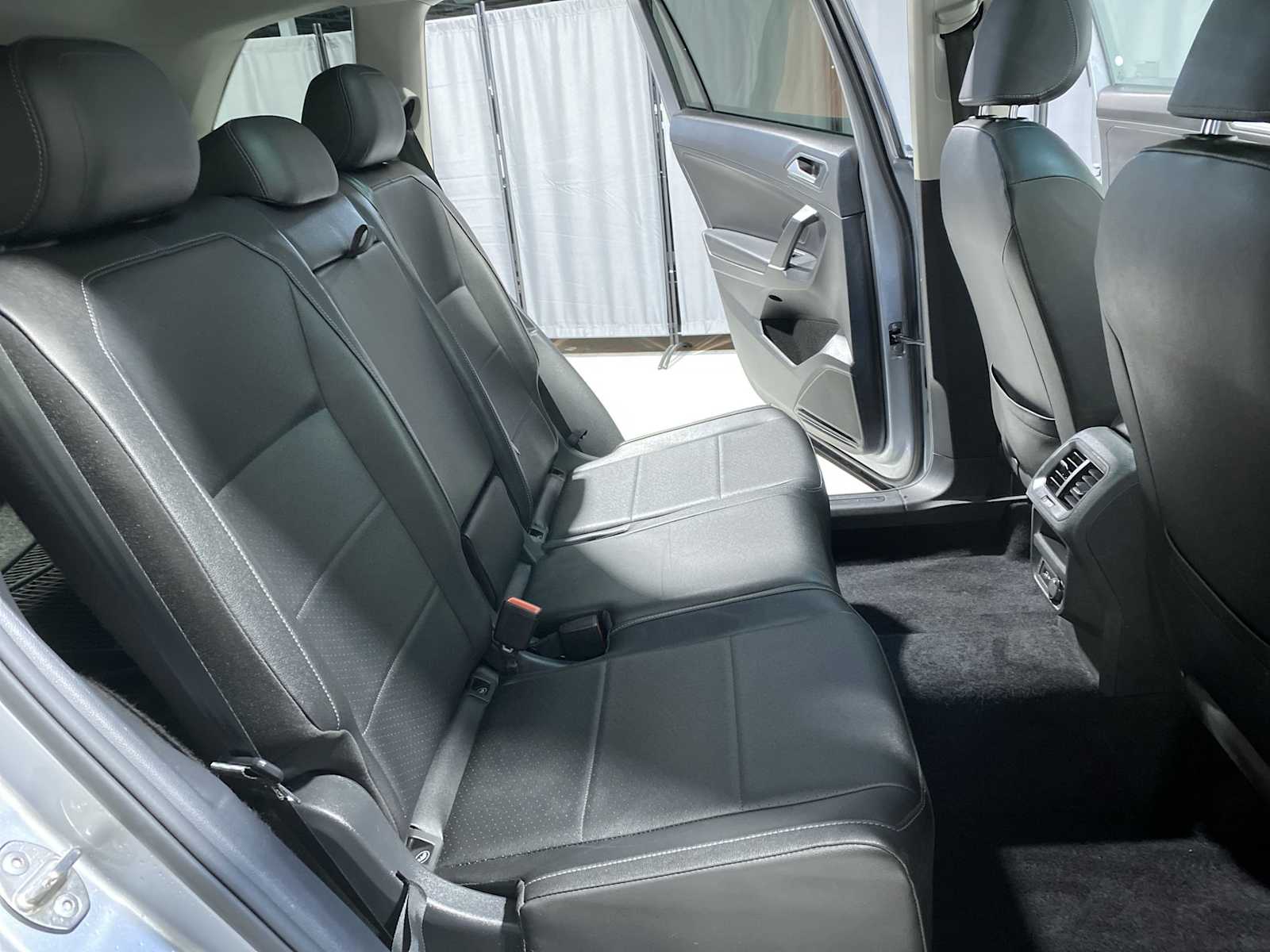 Thumbnail: 2020 Volkswagen Tiguan - 13