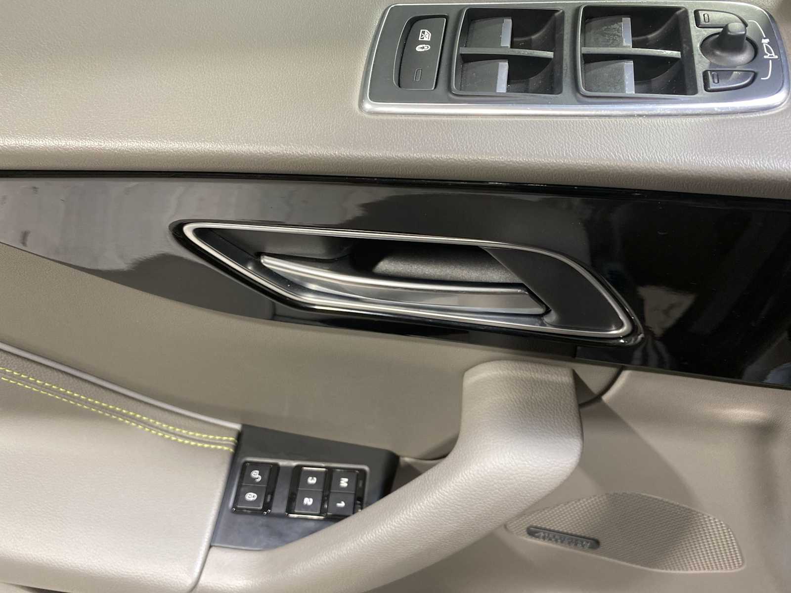 Thumbnail: 2017 Jaguar F-Pace - 23