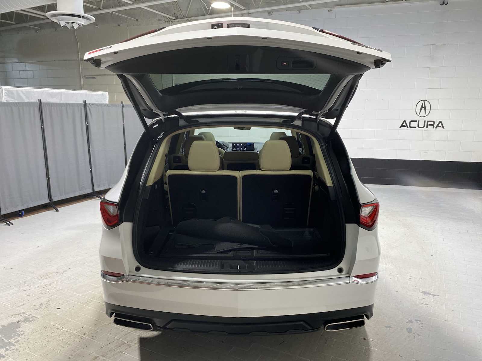 Thumbnail: 2023 Acura MDX - 19