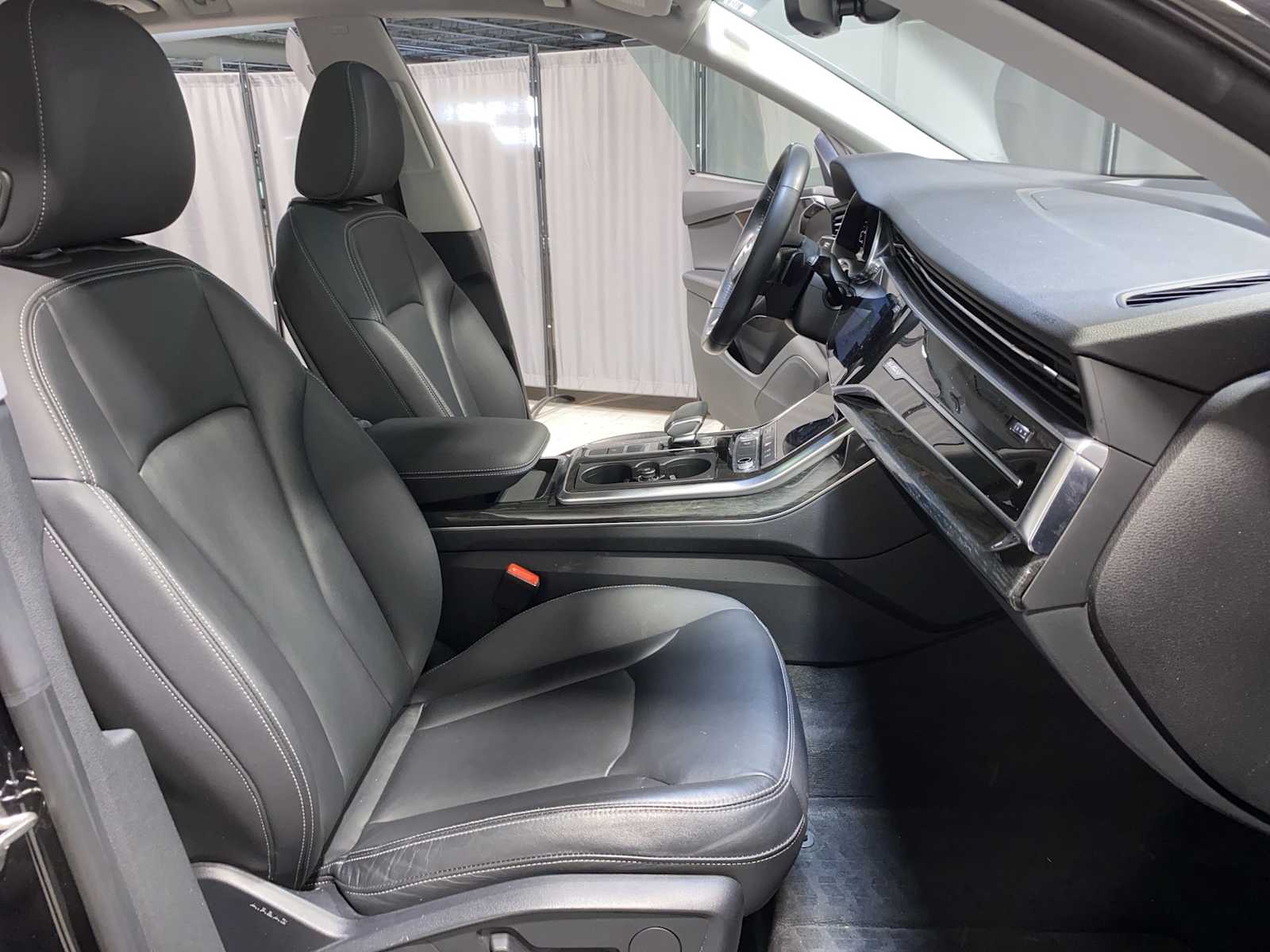 Thumbnail: 2020 Audi Q8 - 14