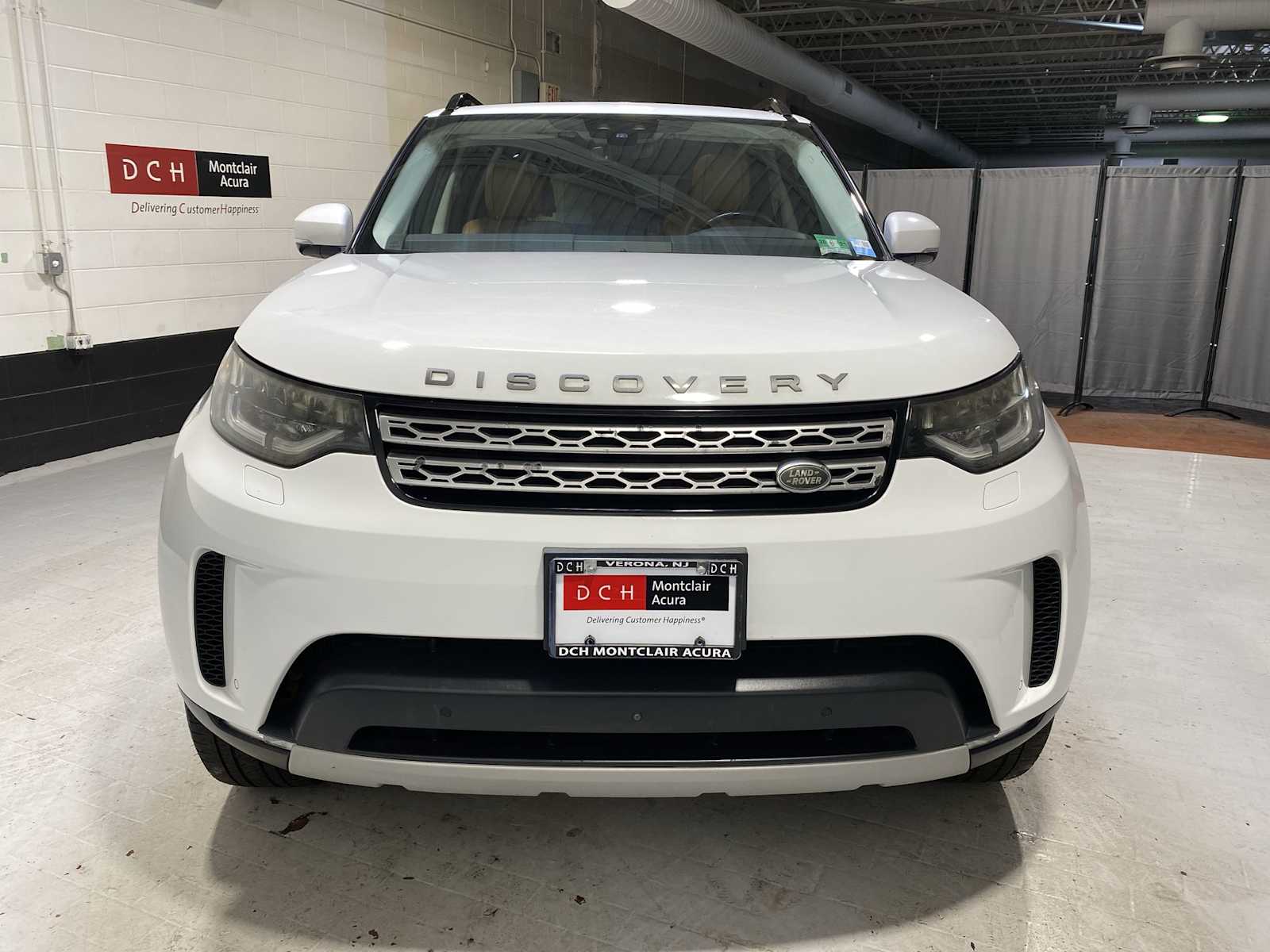 Thumbnail: 2017 Land Rover Discovery - 6